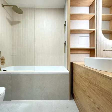 National Theatre With 2 Bathrooms Center Daire *